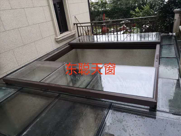 180型電動平移天窗